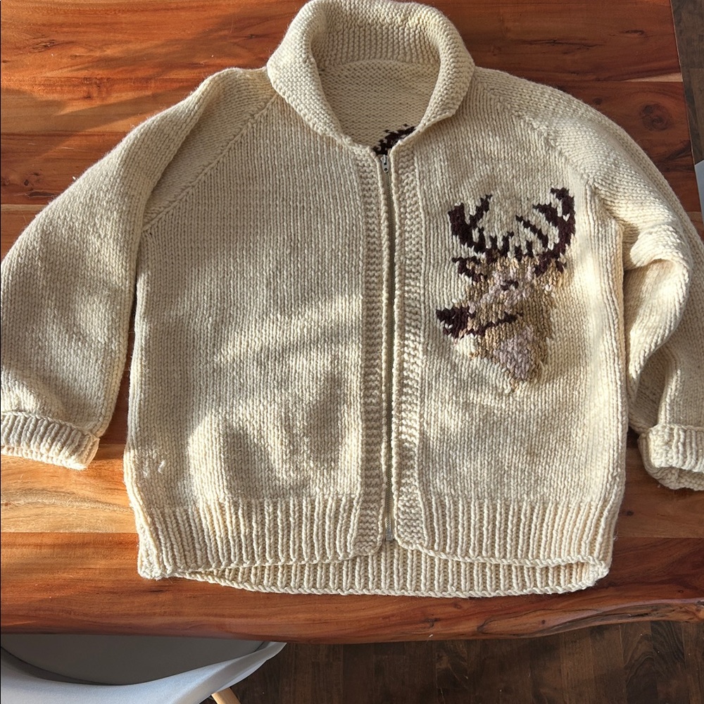 Vintage Cowichan Heavy Wool Sweater with deer jumping on the back XL